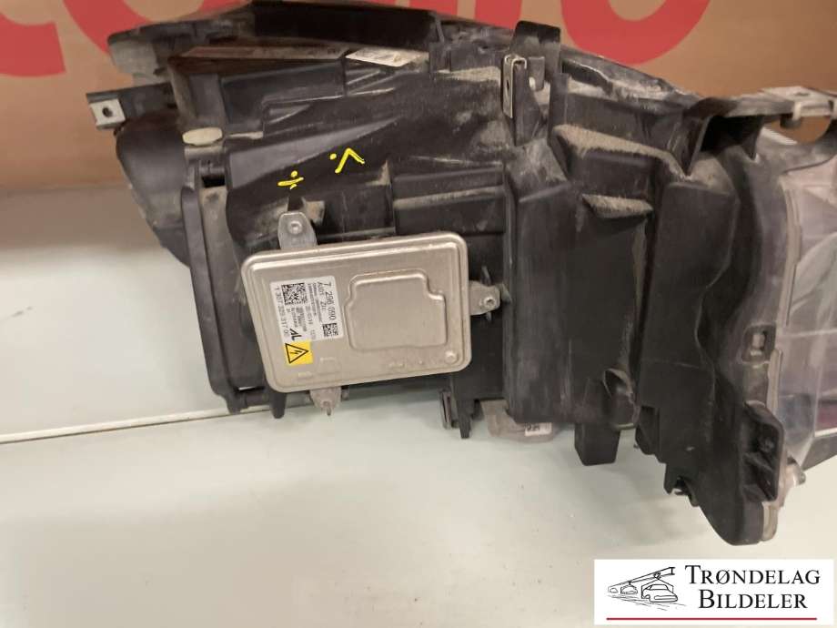 Frontlykt venstre xenon til BMW 3-Serie 2012-2018 (F30/F31/F34) (F30/F31/F34) (63 11 7 355 555|)