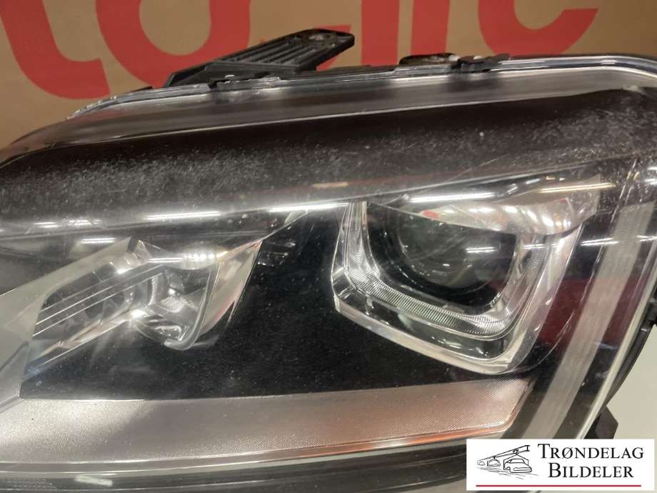 Frontlykt venstre halogen til VW Amarok 2016-2022 (Type I, Fase 2)  (2H1 941 017|2H1 941 017 A|)