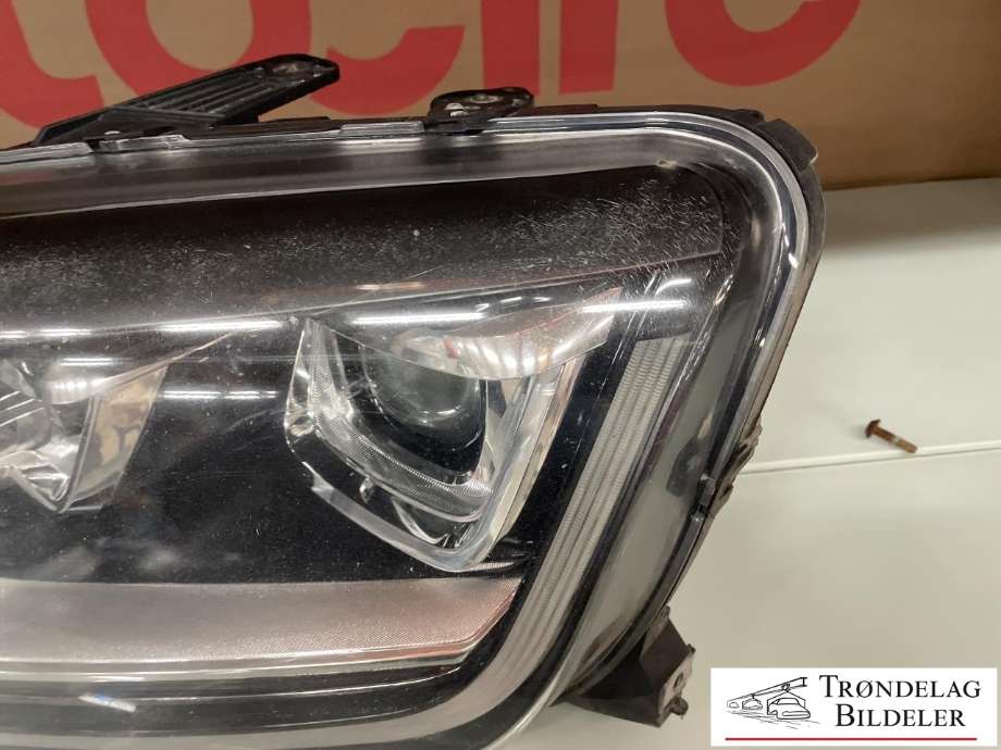 Frontlykt venstre halogen til VW Amarok 2016-2022 (Type I, Fase 2)  (2H1 941 017|2H1 941 017 A|)