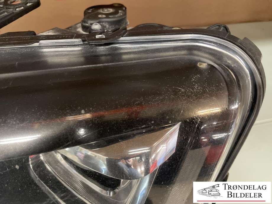 Frontlykt venstre halogen til VW Amarok 2016-2022 (Type I, Fase 2)  (2H1 941 017|2H1 941 017 A|)