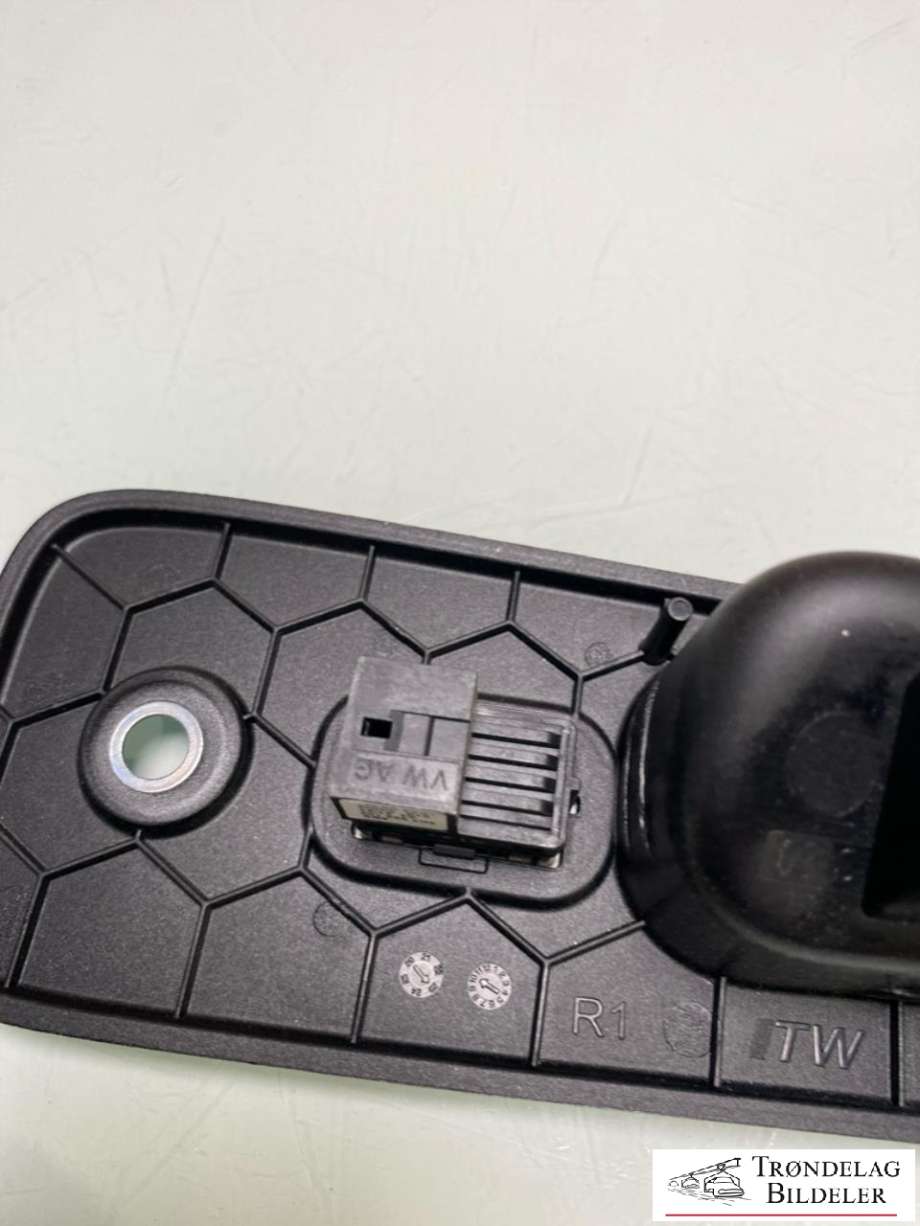 Dørhåndtak inv høyre bak til VW ID.BUZZ 2022-->> (1T5 843 642 A|2K7 962 109|)