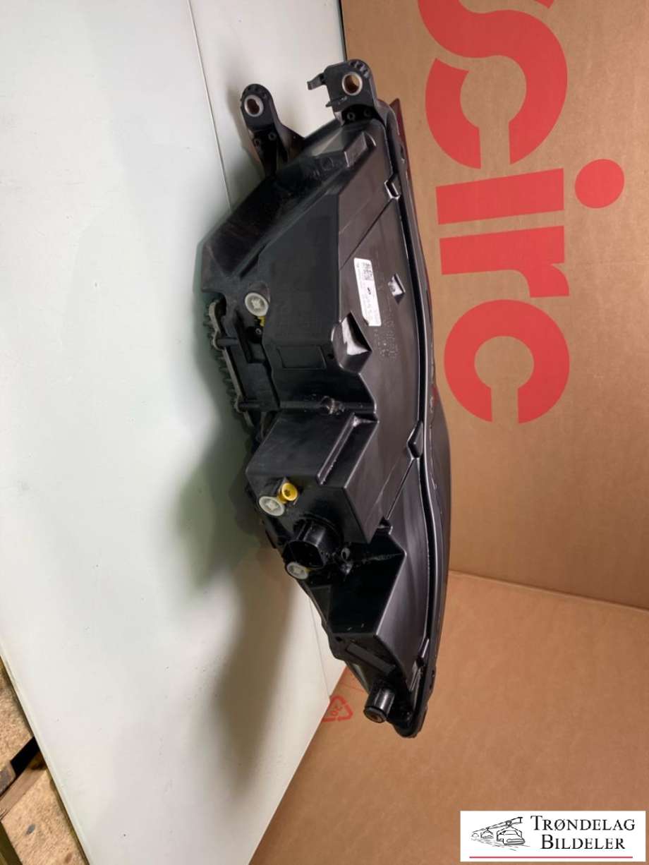 Frontlykt høyre full-LED til Jaguar I-PACE 2018-->>  (T4K11259 |J9D313W029BC|T4K19693|M9D313W029BE|)