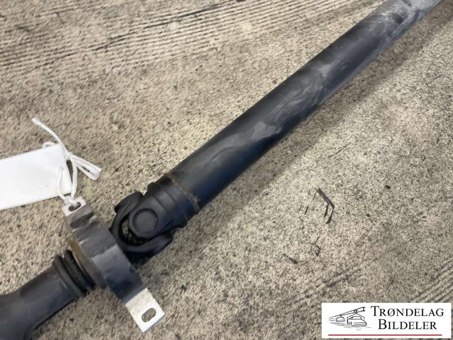 Mellomaksel til BMW 3-Serie 2012-2018 (F30/F31/F34) (F30/F31/F34) (26 10 7 615 859|33 12 7 607 158|)