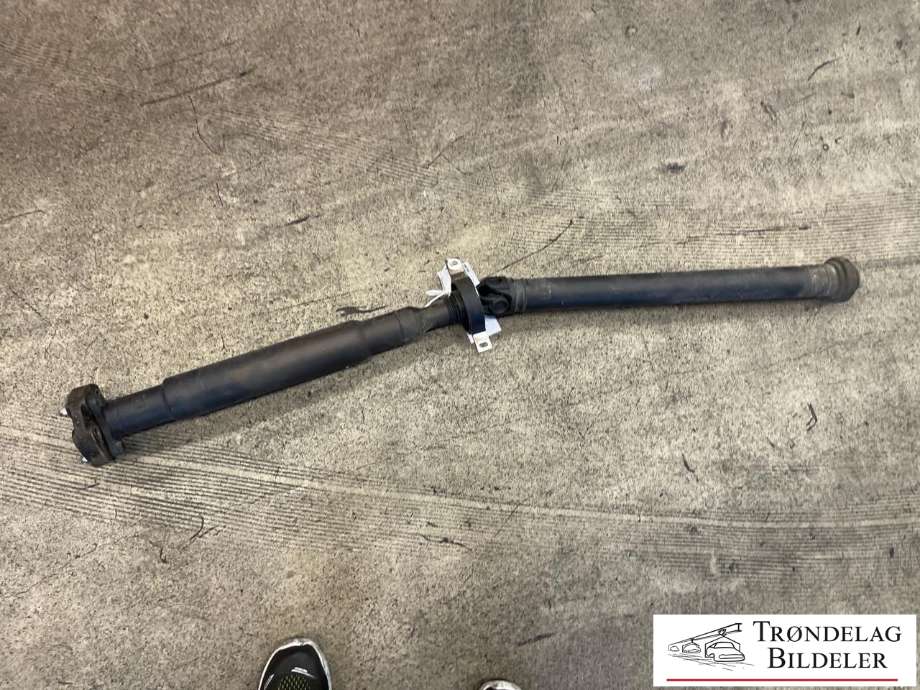 Mellomaksel til BMW X6 2014-2019 (F16) (F16) (26 10 7 589 128|)