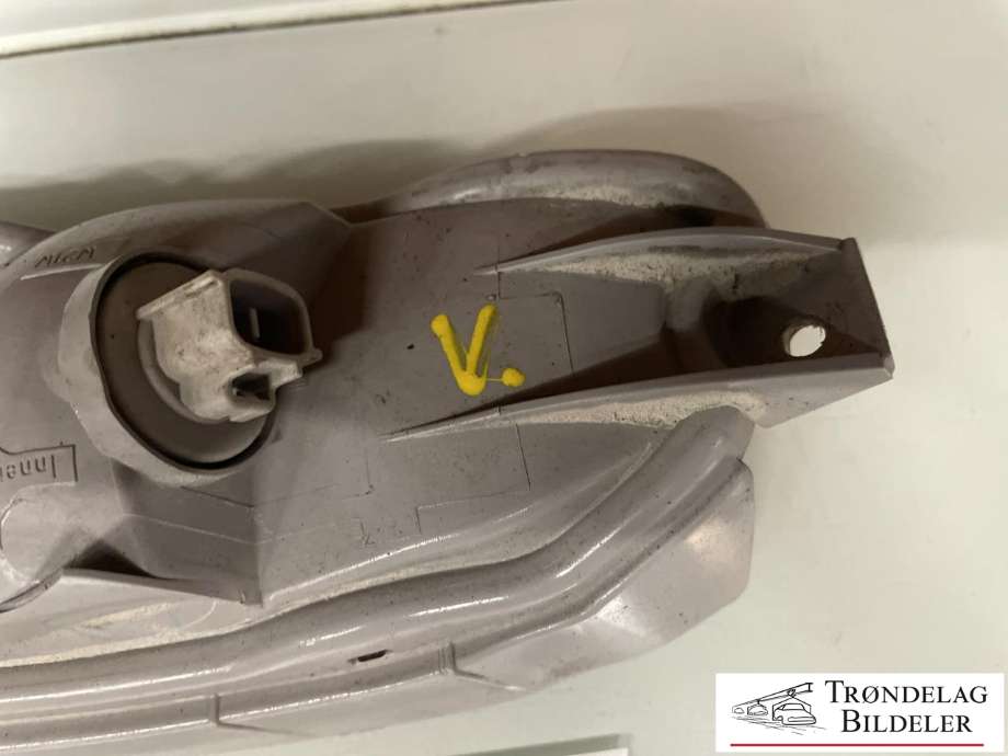 Baklykt fra støtfanger venstre til Lexus RX 2003-2009 (Type II) (XU30) (XU30) (8192048031|)