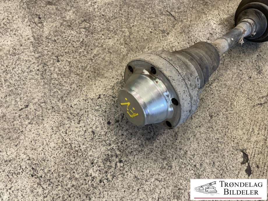 Drivaksel venstre foran, diesel/automat til VW Amarok 2016-2022 (Type I, Fase 2) (2H0 407 271 D|)