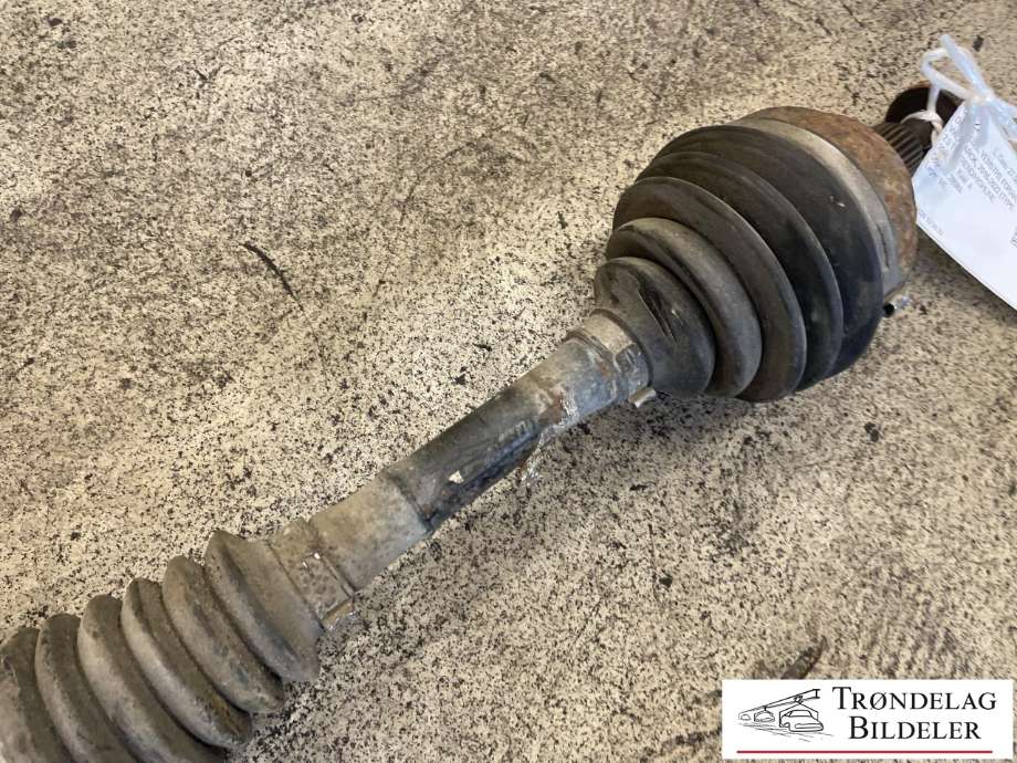 Drivaksel venstre foran, diesel/automat til VW Amarok 2016-2022 (Type I, Fase 2) (2H0 407 271 D|)