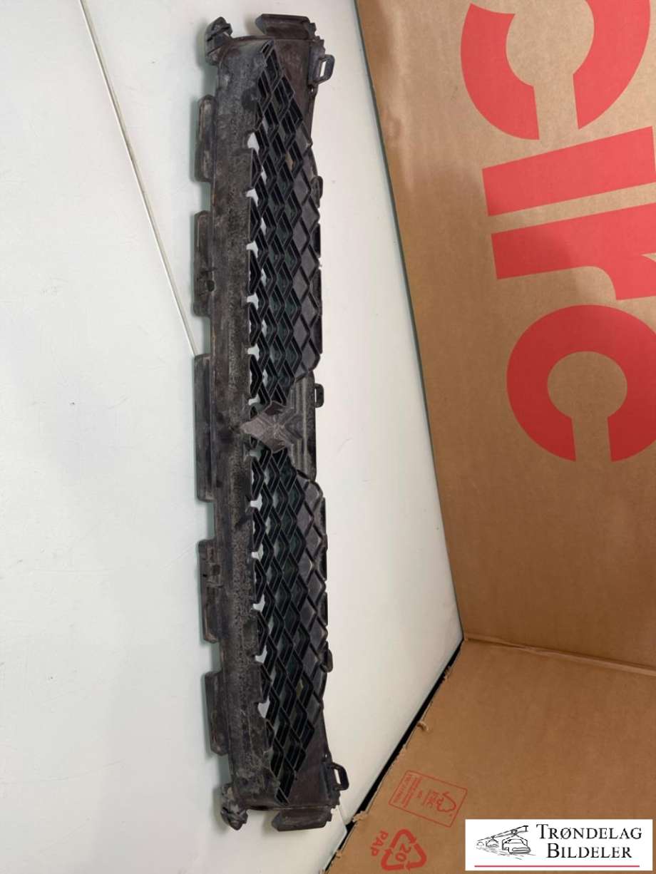 Grill midt til Mitsubishi ASX 2010-2019 (6402A216|7415A148|)
