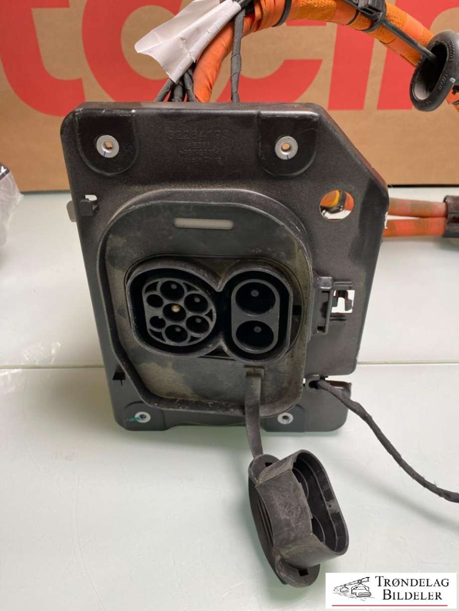 Batterilader inntak/luke til Polestar 3 2024-->>  (32416434|)