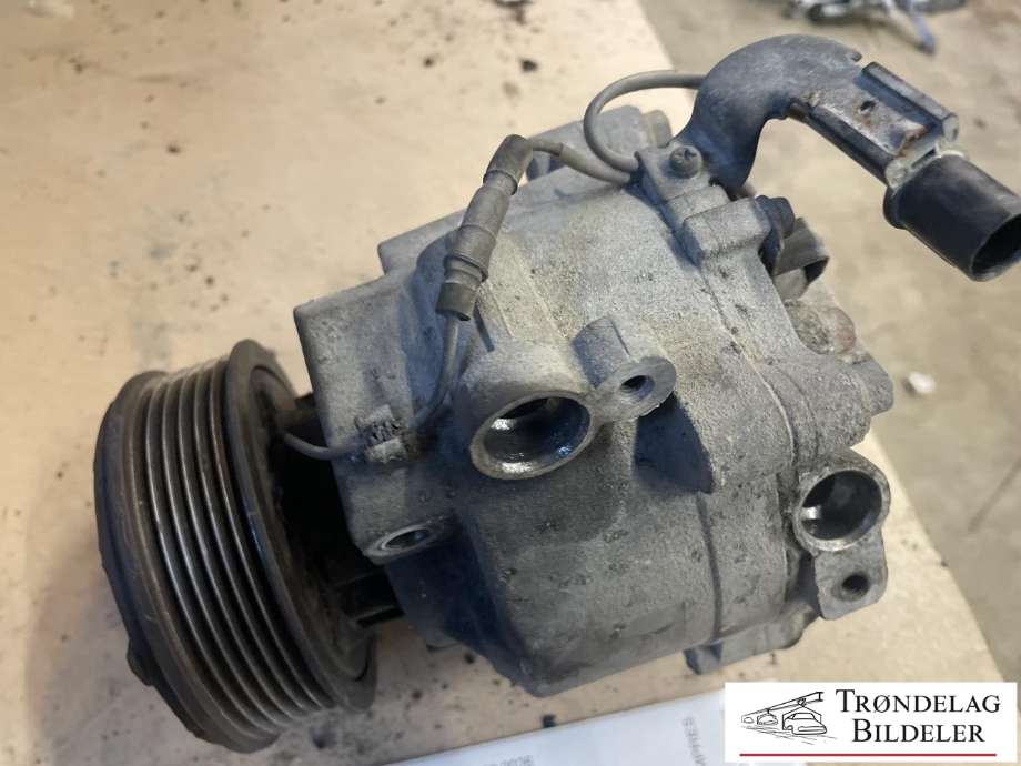 Aircondition kompressor til Mitsubishi Outlander 2010-2012 (Type II, Fase 2)  (7813A428|AKS200A402A|AKS200A402C|AKS200A402D|AKS200A402J|AKS200A402T|AKS200A407D|AKS200A407J|AKS200A411G|AKS200A413C|AKS200A413D|AKS200A413J|7813A212|AKS200A418J|1607966980)
