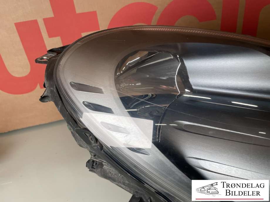Frontlykt høyre halogen til Alfa Romeo Giulietta 2010-2018  (50520228|50553071|)