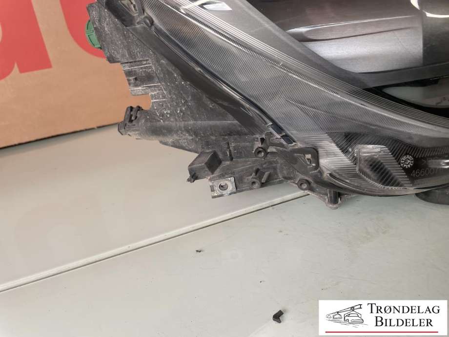 Frontlykt høyre halogen til Alfa Romeo Giulietta 2010-2018  (50520228|50553071|)