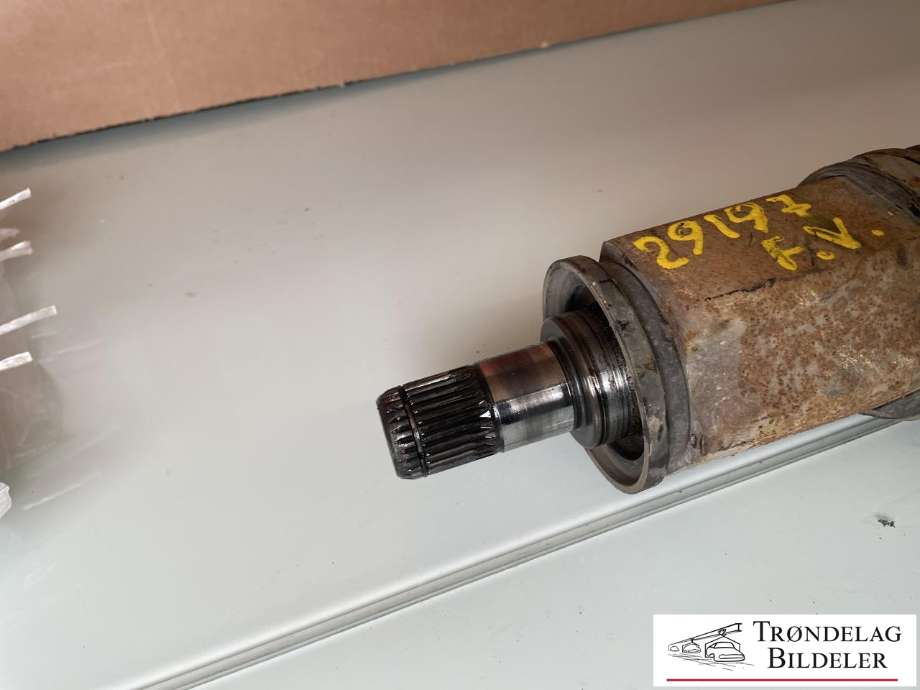Drivaksel venstre bak, diesel/manuell til BMW 3-Serie 2012-2018 (F30/F31/F34) (F30/F31/F34) (33 20 8 680 348|)