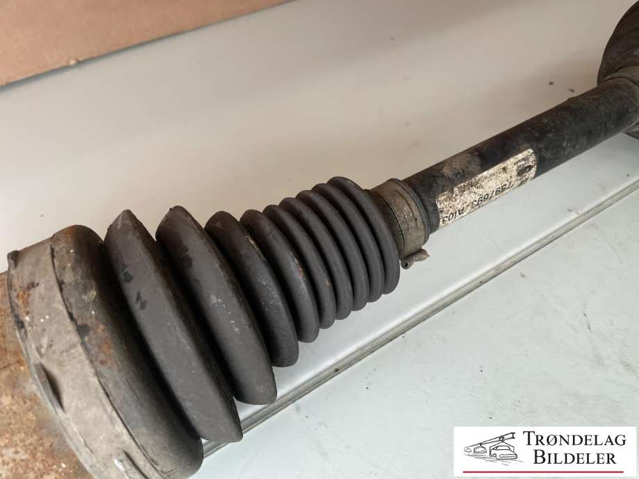 Drivaksel venstre bak, diesel/manuell til BMW 3-Serie 2012-2018 (F30/F31/F34) (F30/F31/F34) (33 20 8 680 348|)
