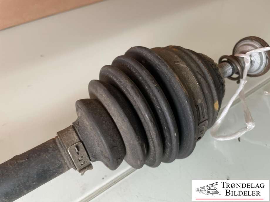Drivaksel venstre bak, diesel/manuell til BMW 3-Serie 2012-2018 (F30/F31/F34) (F30/F31/F34) (33 20 8 680 348|)