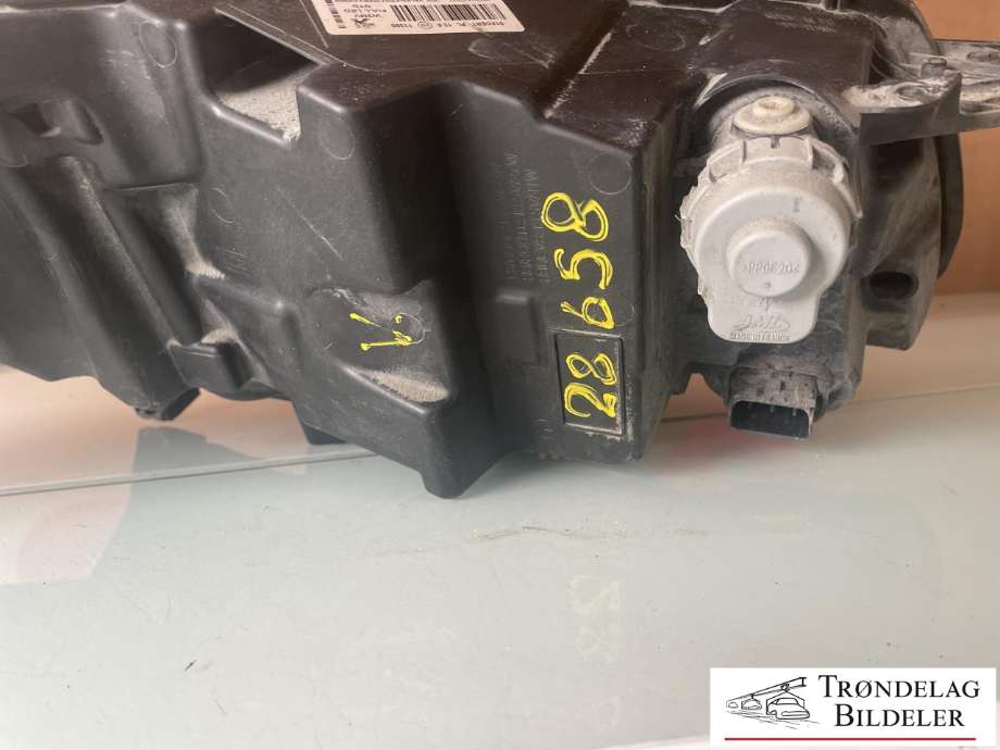 Frontlykt venstre xenon til Peugeot 508 2014-2018 (Type I, Fase 2) (98 072 417 80|16 124 953 80|)