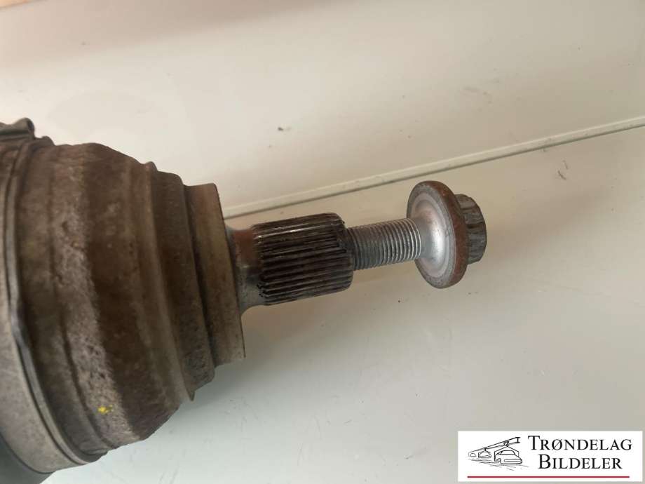 Drivaksel venstre foran, diesel/manuell til VW Caddy 2015-2020 (Type III, Fase 3)  (3AA 407 271|)