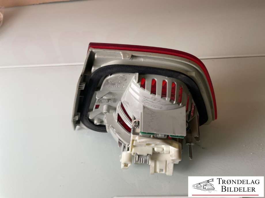 Baklykt venstre indre til BMW 3-Serie 2005-2011 (E90/E91/E92/E93) (E90/E91/E92/E93) (63217289433|63214871739|)