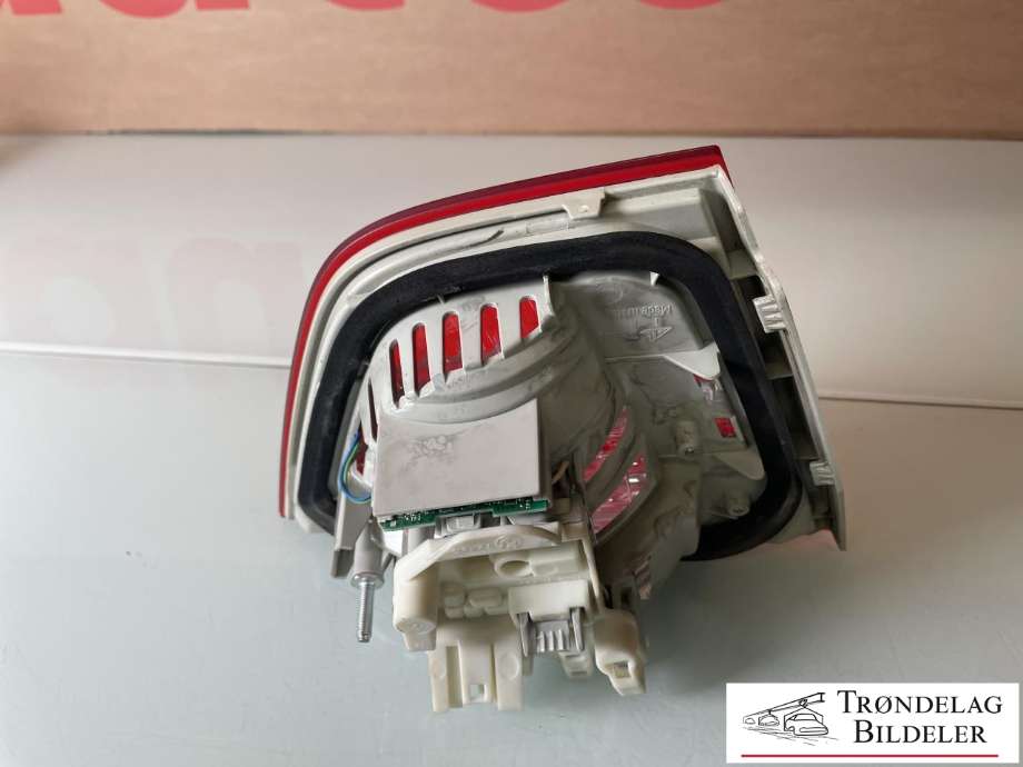 Baklykt høyre indre til BMW 3-Serie 2005-2011 (E90/E91/E92/E93) (E90/E91/E92/E93) (63 21 7 289 434|)