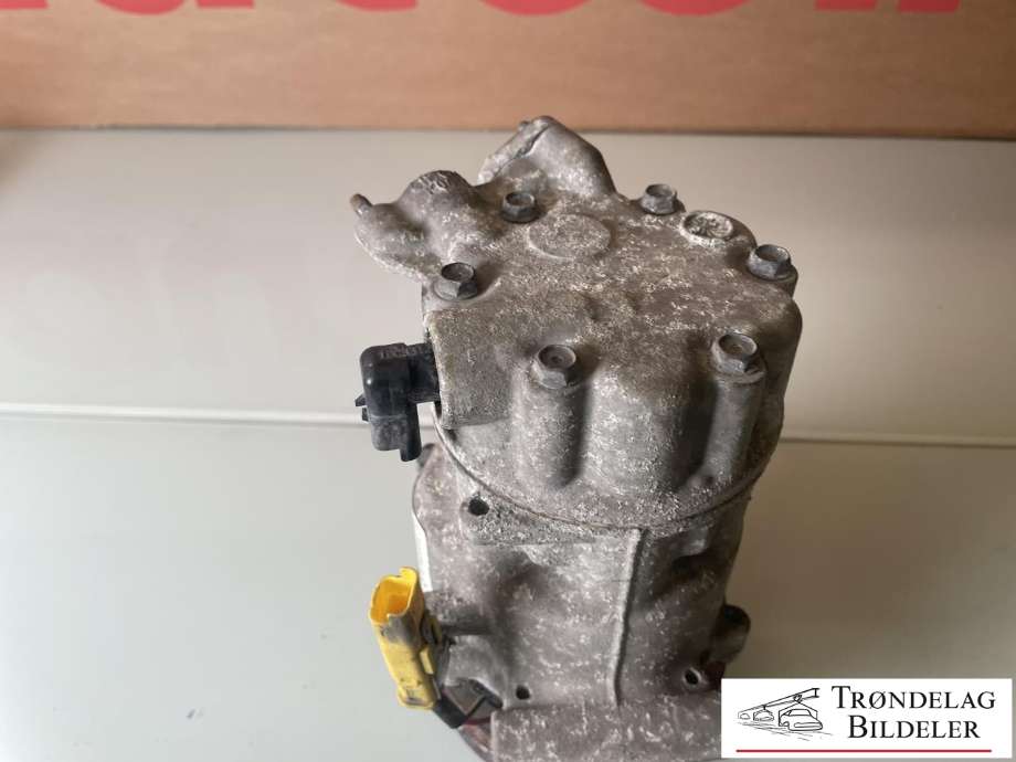 Aircondition kompressor til Peugeot 208 2012-2019 (Type I)  (1607424980|1671553680|6453QJ|6453QK|6453QX|6453WK|6453WL|6453ZX|6453ZZ|6455ZZ|648701|648708|648709|9651910980|9656875880|9659875780|9670318880|9678038980|9678656080|9684960280|9819711680|9822826880|9824284580|1617992780|6453ZY|890743|ACP469)