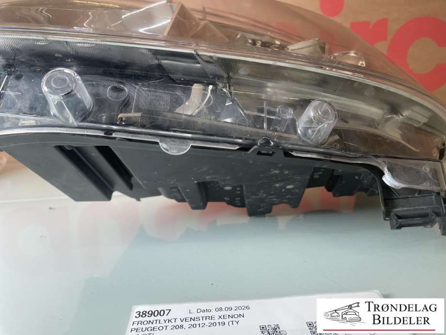 Frontlykt venstre xenon til Peugeot 208 2012-2019 (Type I)  (98 028 552 80|16 853 519 80|)