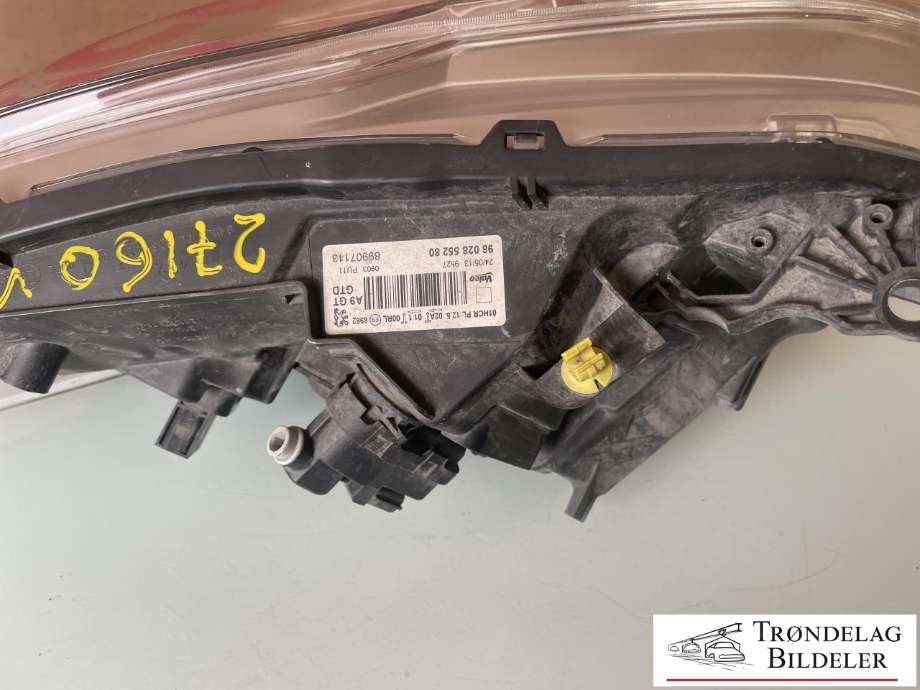 Frontlykt venstre xenon til Peugeot 208 2012-2019 (Type I)  (98 028 552 80|16 853 519 80|)
