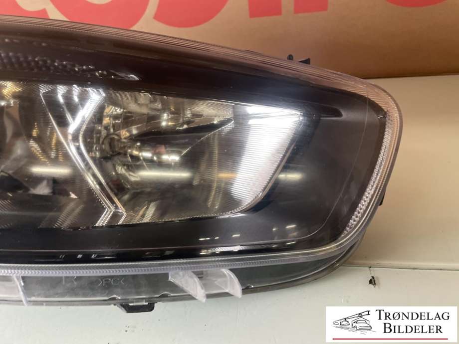 Frontlykt høyre halogen til Ford Transit Courier 2018-2023 (Type I, Fase 2)  (2263642|JT76-13W029-CD|)