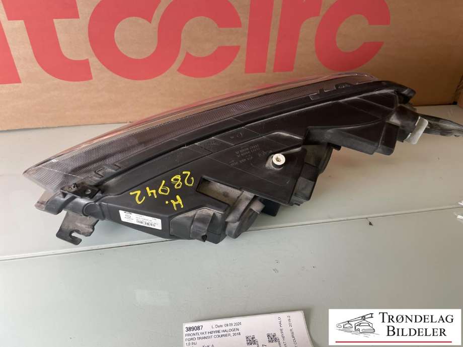 Frontlykt høyre halogen til Ford Transit Courier 2018-2023 (Type I, Fase 2)  (2263642|JT76-13W029-CD|)