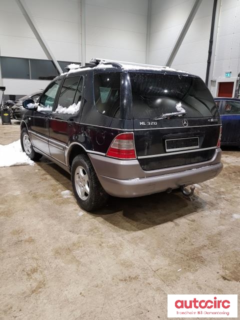 Mercedes ML 1997-2005 (W163) (W163), Motorkode: M 111.977, Girkassekode: 71746107637634