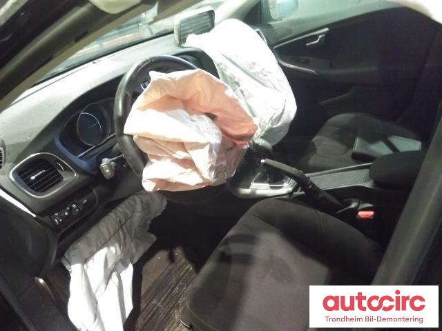Volvo V40 2012-2019 , Motorkode: D4162T, Girkassekode: 36011555