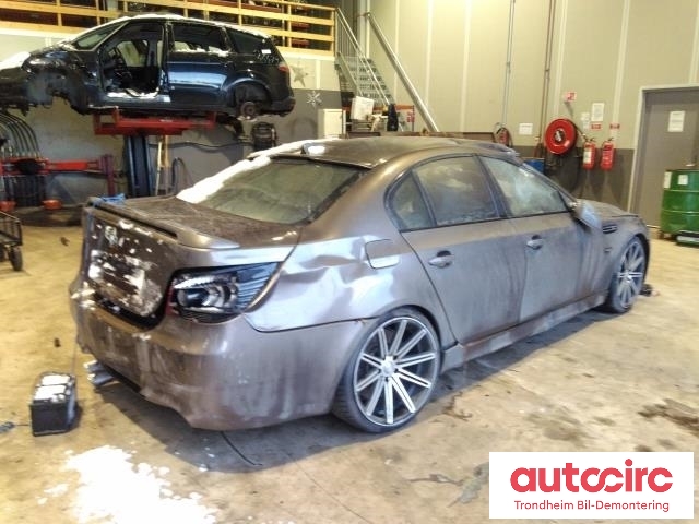 BMW M5 2005-2010 (E60) (E60), Motorkode: S85-B50A, Girkassekode: SMG