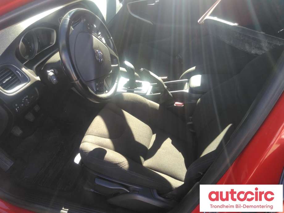 Volvo V40 2012-2019 , Motorkode: D4162T, Girkassekode: 1285228
