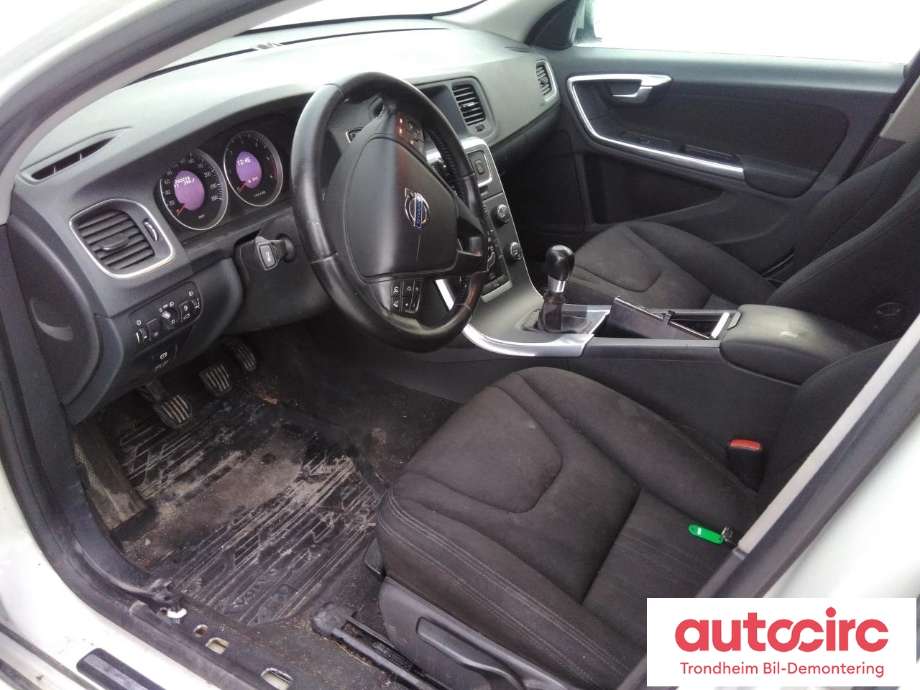 Volvo V60 2010-2013 (Type I, Fase 1) , Motorkode: D4162T, Girkassekode: 6-MAN 2WD / MMT6