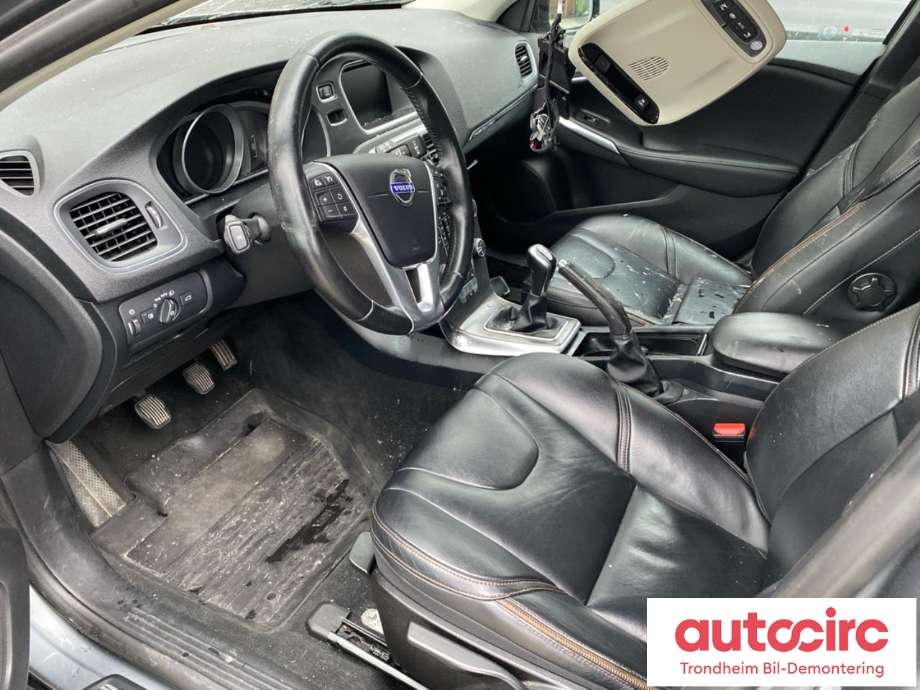 Volvo V40 2012-2019 , Motorkode: D4162T, Girkassekode: 6-MAN 2WD / B6