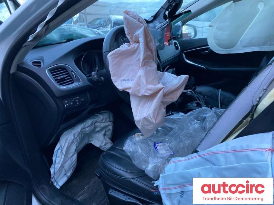 Volvo V40 2012-2019 , Motorkode: B4154T5, Girkassekode: 1285224