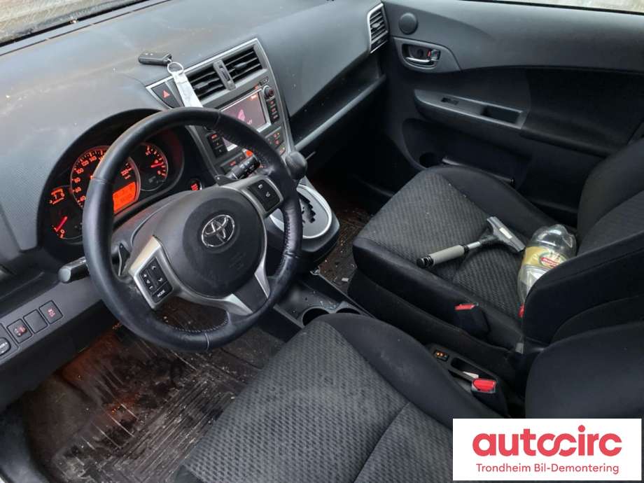 Toyota Verso-S 2011-2015 (COMBI) (COMBI), Motorkode: 1NR-FE, Girkassekode: 3040052230