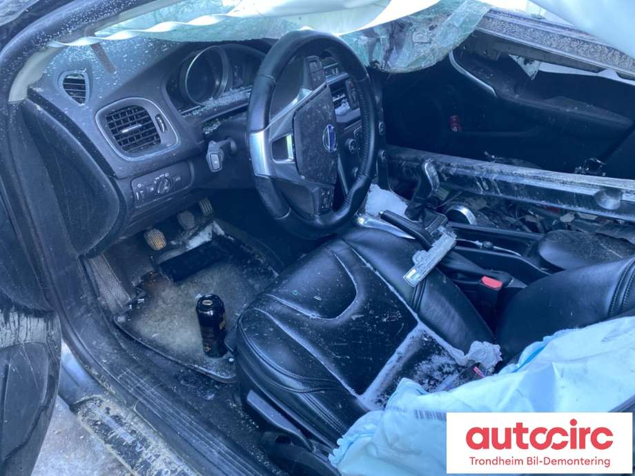 Volvo V40 2012-2019 , Motorkode: D4162T, Girkassekode: 36011555