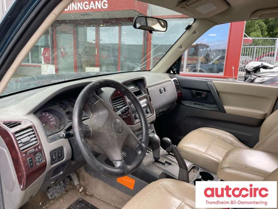 Mitsubishi Pajero 2000-2006 (Type III) , Motorkode: 4M410T6060, Girkassekode: MR498051