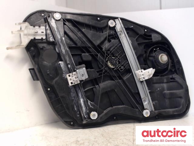 Ruteheis høyre foran til Hyundai i40 2012-2017  (824813Z000|82481-3Z000|824603Z010)