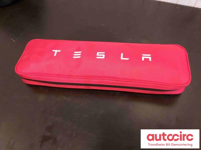 Innredning diverse til Tesla Model S 2016-2021 (Fase 2) (NØDSETT|)