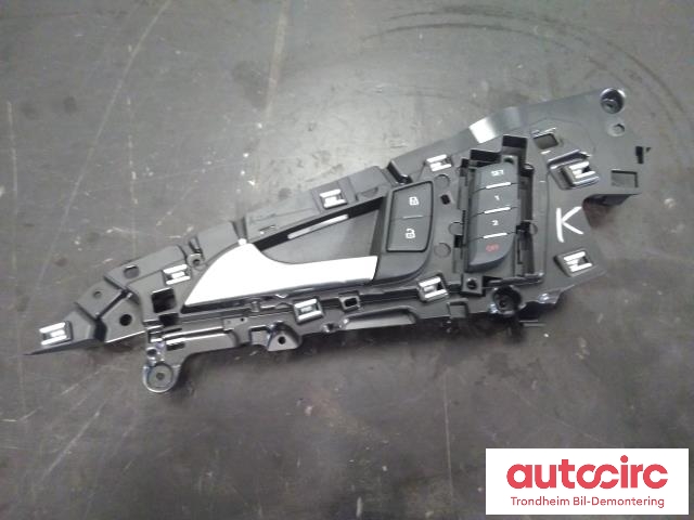 Dørhåndtak inv venst foran til Audi A6, Allroad 2012-2014 (Type III, Fase 1) (C7) (C7) (VAG|4G0837019A|4G1962107|4G0959769)