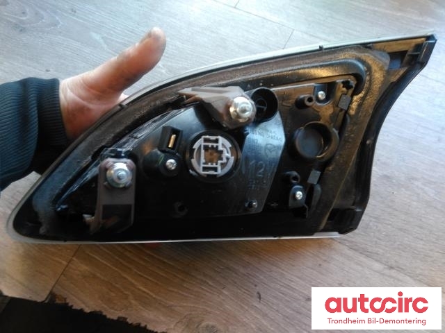 Baklykt venstre indre til Mazda 3 2009-2013 (Type II)  (STANLEY|BCW8513G0E|BCW8-51-3G0E|P8674L)