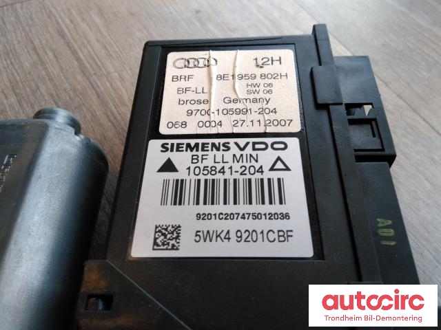 Ruteheis, kun motor, høyre foran til Audi A4 2004-2008 (Type III) (B7) (B7) (SIEMENS|8E1959802H|0130821764|8E1959802G)