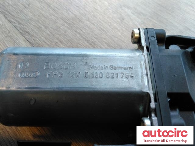 Ruteheis, kun motor, høyre foran til Audi A4 2004-2008 (Type III) (B7) (B7) (SIEMENS|8E1959802H|0130821764|8E1959802G)