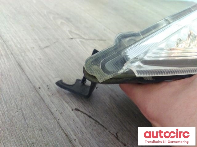 Frontlykt venstre halogen til Nissan Juke 2010-2014 (Fase 1)  (VALEO/ICHIKOH|261251KL0B|261251KL0C|)