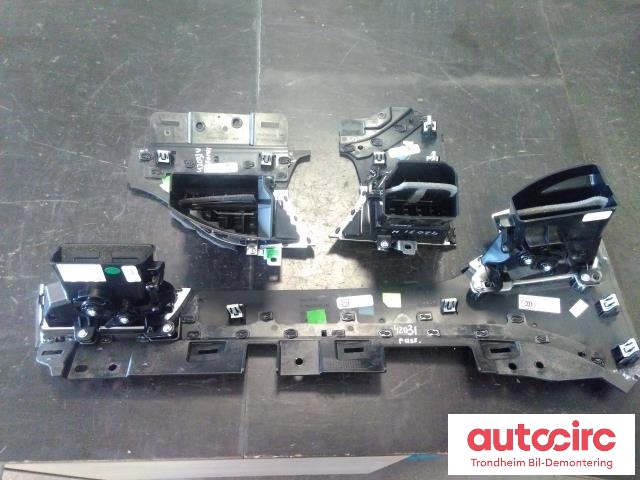 Dashbord friskluftdyse til Tesla Model X 2016-->>  (..|1042773-11-C|1042772-11-C|1042774-11-C)