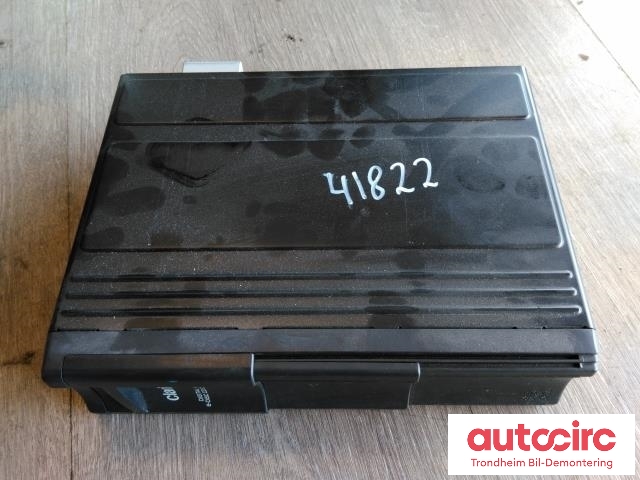 Bilstereo CD-veksler til Citroën C6, 2006-2008 (CLARION|9647427980)