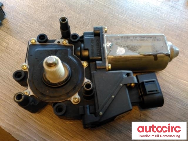 Ruteheis, kun motor, høyre foran til Audi A8, 1995-2002 (Type I)  (BROSE|4D0959802G)