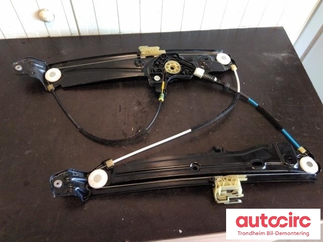 Ruteheis venstre foran til BMW 5-Serie 2010-2017 (F10/F11) (F10/F11) (BROSE|72318879-F18-E|7182131|51337182131)