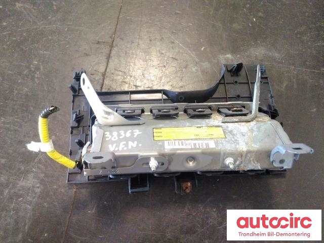 Airbag kne til Toyota Yaris 2012-2014 (Type III, Fase 1) (..|739000D030C0|73900-0D030-C0|)